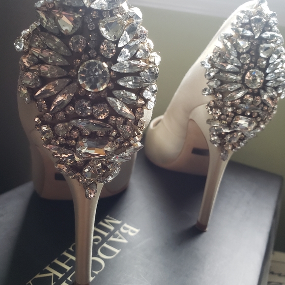 Badgley Mischka Ivory heels - Picture 5 of 9